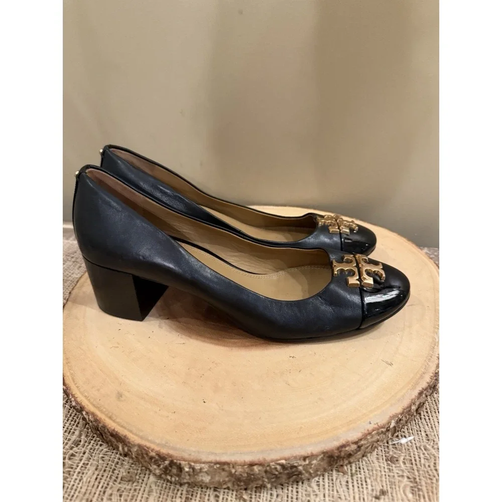 Tory Burch Everly Patent Cap‎ Toe Pump Black Block Heel Shoes Size 9 Gold Logo